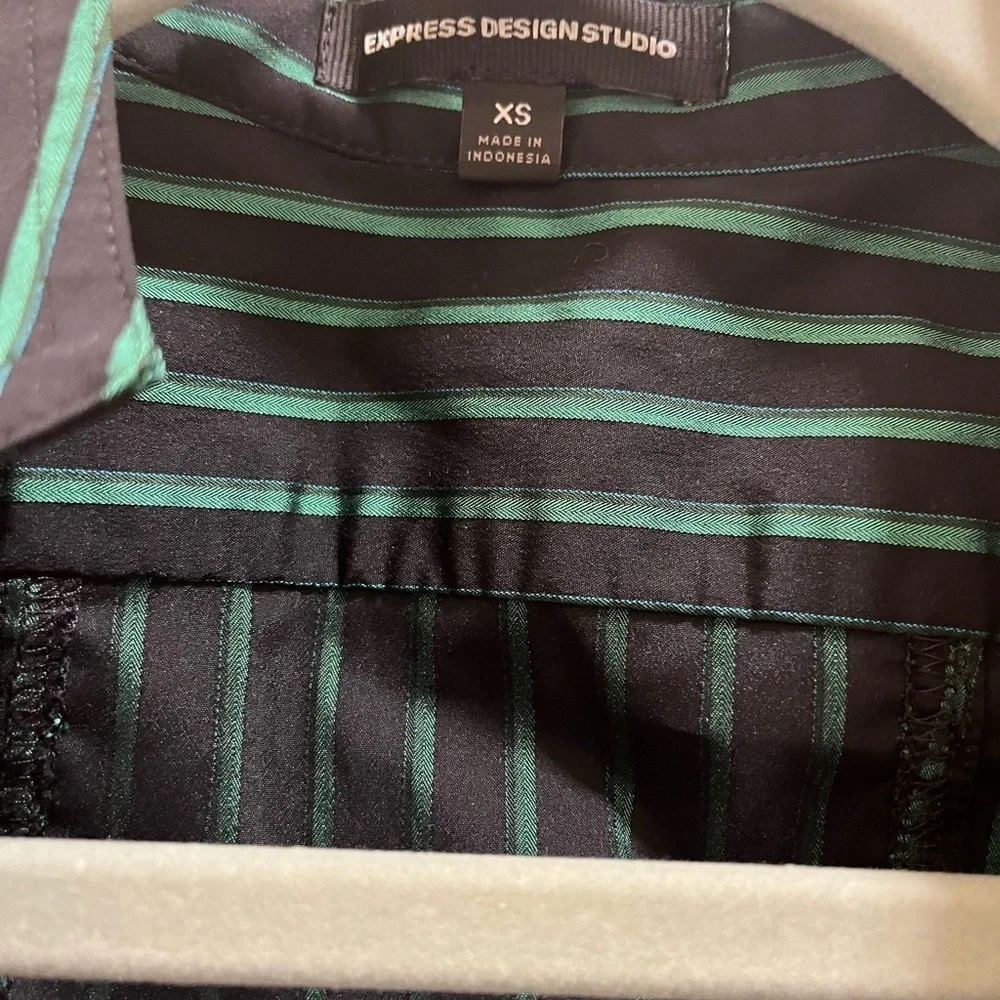 Express Design Studio Blouse - Picture 3 of 4